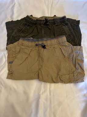 UNIONBAY Kids Cargo Shorts in Tan and Olive - 2 pieces